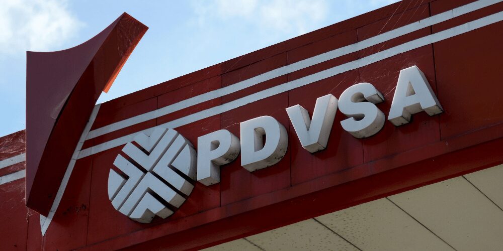 En Venezuela empeora la escasez de combustible y comienza el racionamiento de suministro de diésel a transportistas