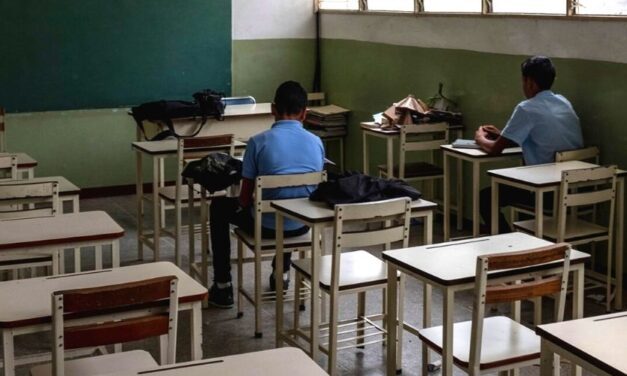 ✅ Istúriz aseguró que evaluarán el retorno a clases presenciales en abril ✅