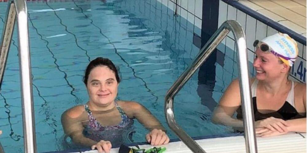 ✌️ Joven con síndrome de Down bate récord en su categoría de natación ✌️