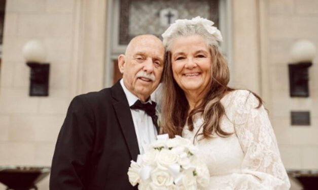 ✌️ Pareja con 50 años de casados revive el día de su boda con fotografías ✌️