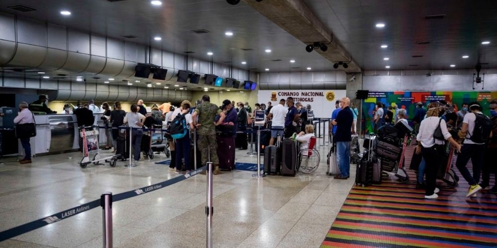 😮 Pasajeros protestaron en el Aeropuerto de Maiquetía ante la exigencia de pagar la prueba PCR 😮