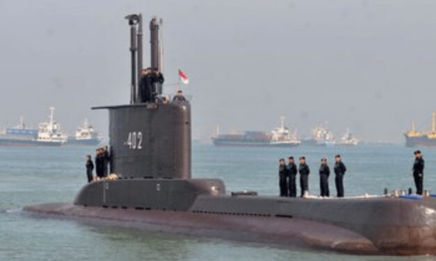 Buscan en Indonesia submarino desaparecido con 53 personas a bordo