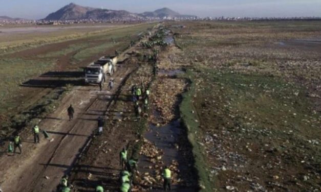 ✌️ Grupo de bolivianos se unen para limpiar el lago Uru Uru contaminado ✌️