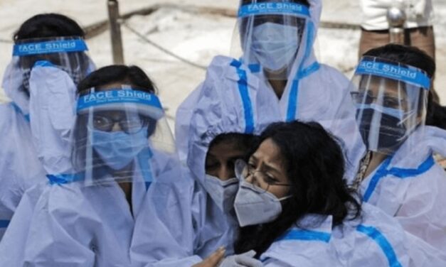 La India bate el récord de contagios y muertes por la C-19