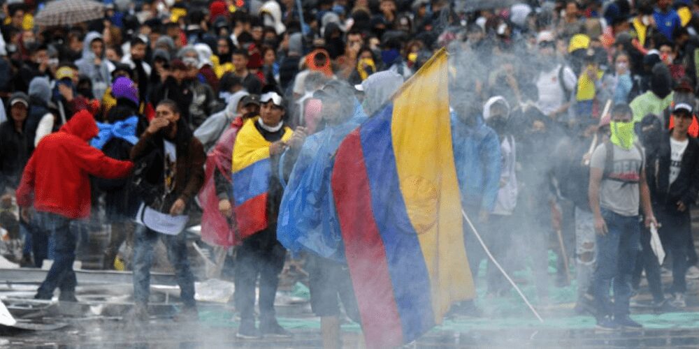 nuevas-protestas-en-colombia-y-denuncian-mas-de-1000-casos-de-abuso-policial-protestas-movidatuy.com