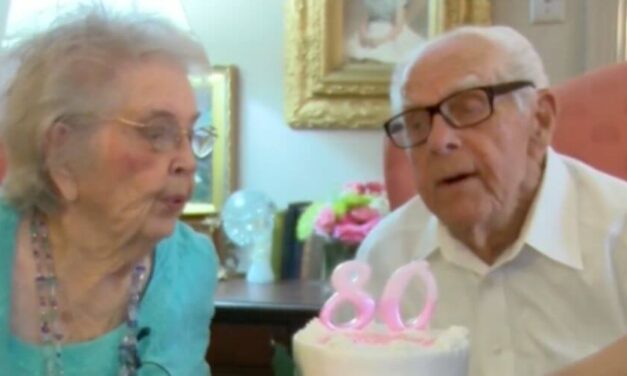 ✌️ Pareja de ancianos estadounidense celebran 80 años de matrimonio ✌️