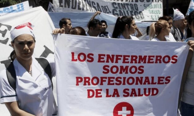 Protestas en las calles de Buenos Aires en el Día Internacional de la Enfermería