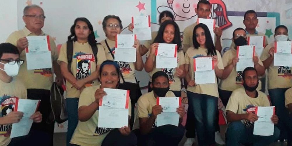 un-total-de-370-000-bachilleres-se-graduaran-este-ano-2021-nacionales-movidatuy.com