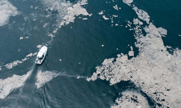 Extraño moco marino se extiende por la costa de Turquía causando estragos