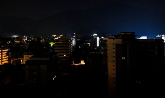 Fuerte bajón de luz afectó a varios estados del país este domingo