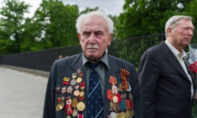 Muere a los 98 años David Dushman, el último soldado soviético vivo que liberó Auschwitz