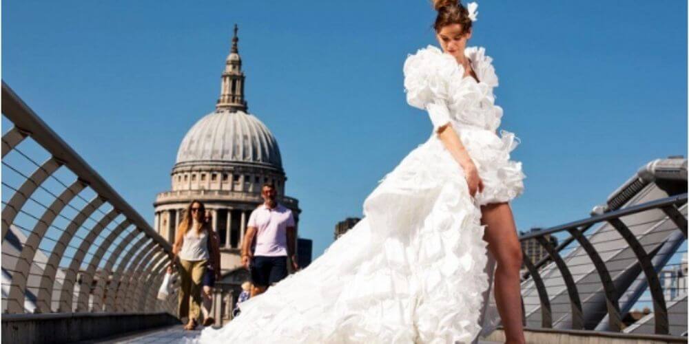 ✌️ Diseñador crea vestido de novia con mascarillas recicladas y causa impacto ✌️