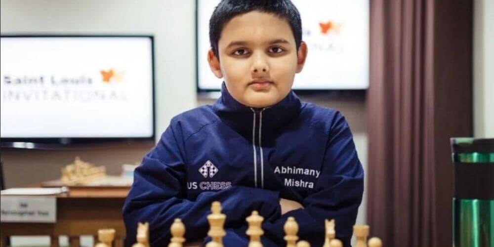 el-ajedrista-mas-joven-del-mundo-tiene-12-años-y-es-un-gran-maestro-abhimanyu-mishra-practicando-campeon-movidatuy.com