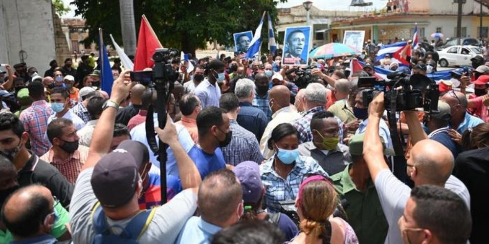Gobierno de Cuba sorprendido por protestas callejeras
