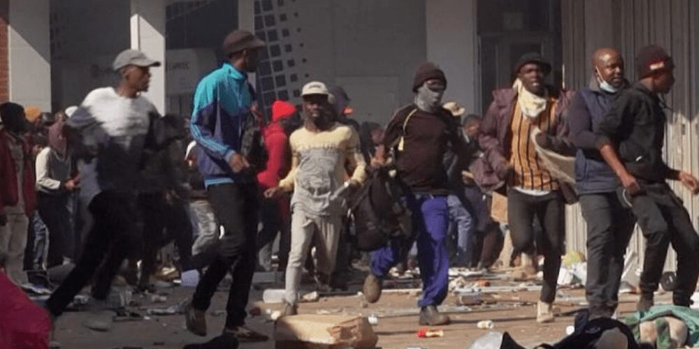 Protestas violentas en Sudáfrica dejan más de 70 muertos