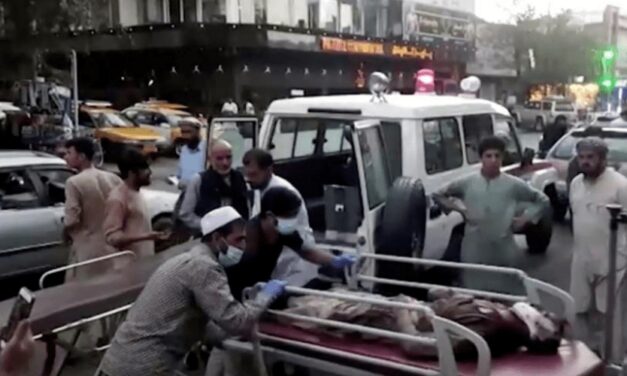 Continúa el caos en Kabul 110 fallecidos por atentado del Estado Islámico