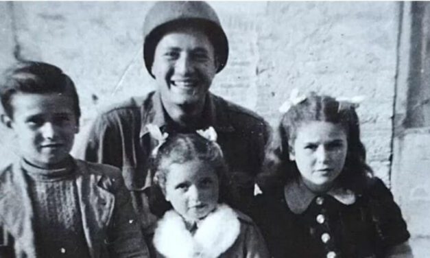 ✌️ Hermosa reunión entre el veterano de la II Guerra Mundial con los tres niños italianos que salvó ✌️