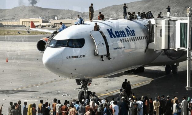 Kabul: caos y muertes en el aeropuerto por miedo a los talibanes