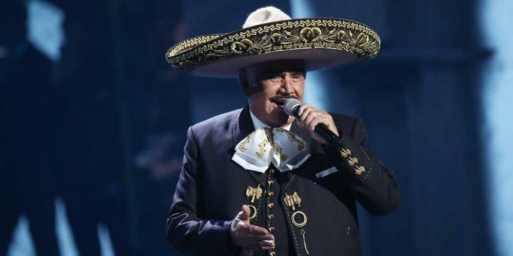 vicente-fernandez-se-encuentra-grave-y-estable-luego-de-su-aparatosa-caida-ranchero-vicente-fernandez-movidatuy.com