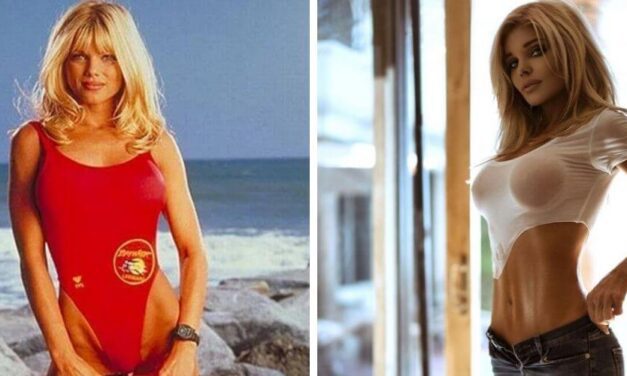 😮 Así luce hoy la estrella de Baywatch Donna D’Errico a sus 53 años 😮