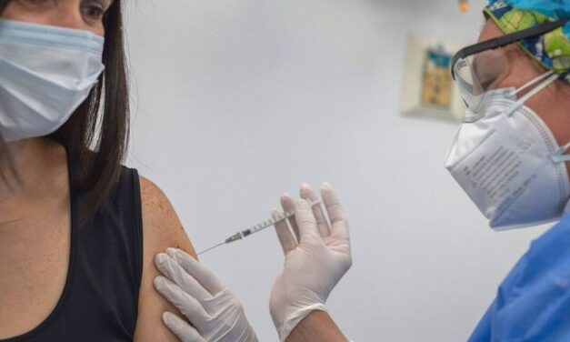 ✅ En enero de 2022 se aplicará refuerzo contra el Covid-19 al sector salud y educativo ✅