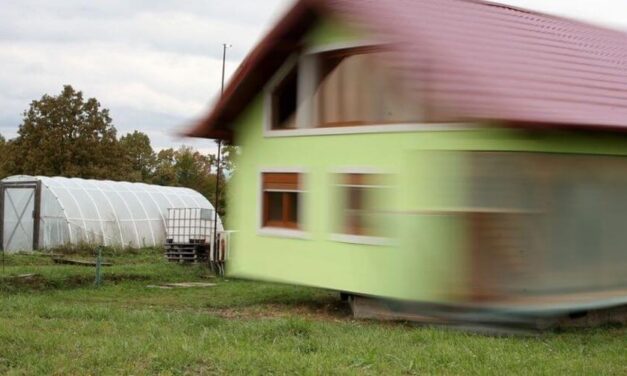 ✌️ Hombre construye casa giratoria para su esposa que se quejaba de la vista que tenía ✌️