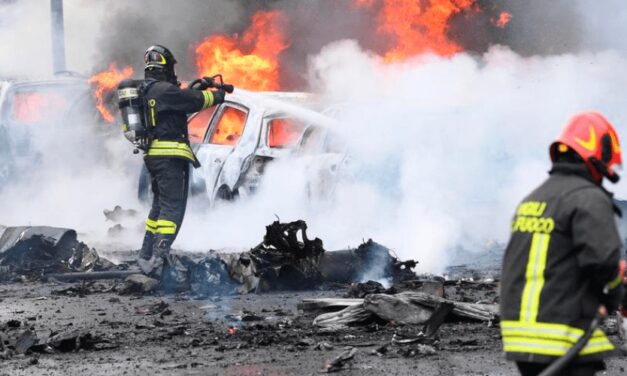 Milán: ochos fallecidos al estrellarse un avión privado en San Donato