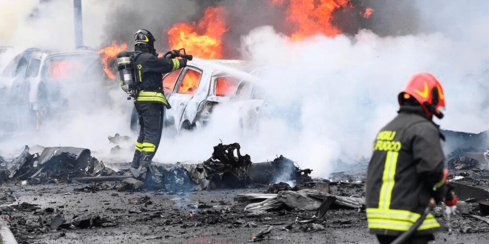 Milán: ochos fallecidos al estrellarse un avión privado en San Donato
