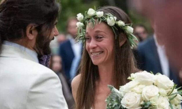 ✌️ Mujer se casó con un vestido de novia táctil para que su esposo invidente la sintiera a su lado ✌️