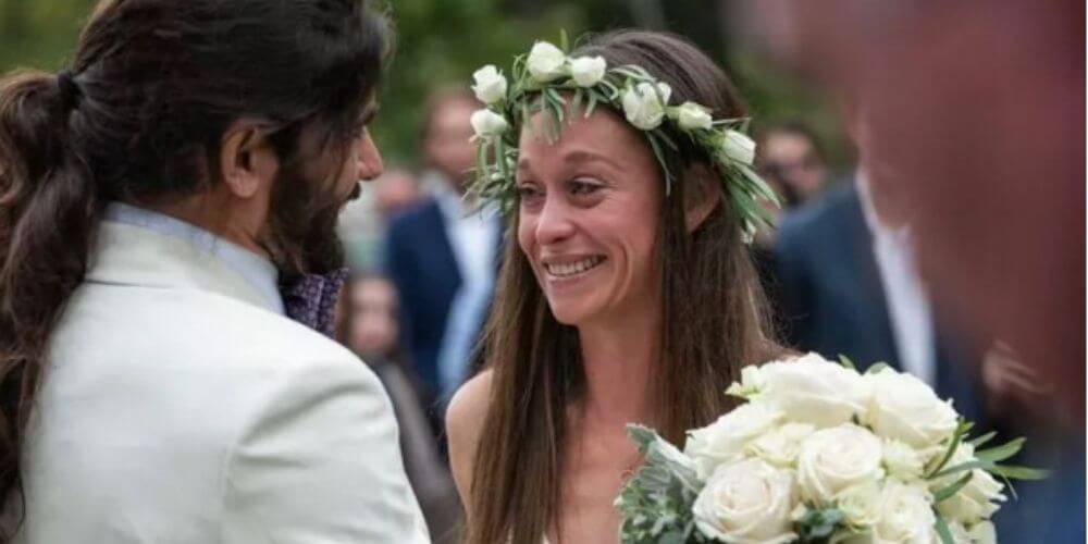 ✌️ Mujer se casó con un vestido de novia táctil para que su esposo invidente la sintiera a su lado ✌️