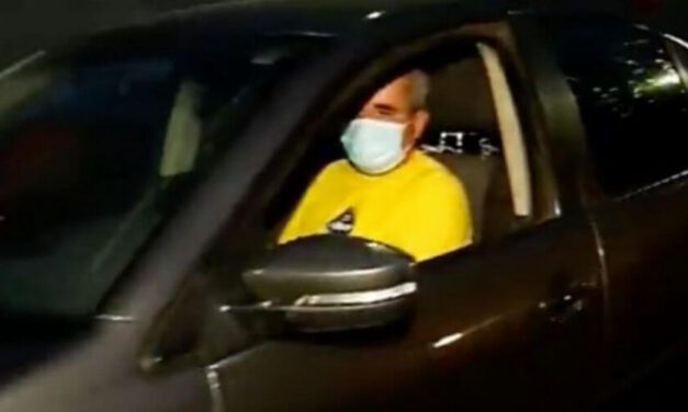 ✌️ Taxista honesto devolvió más 300 dólares que olvidó un pasajero en su vehículo ✌️