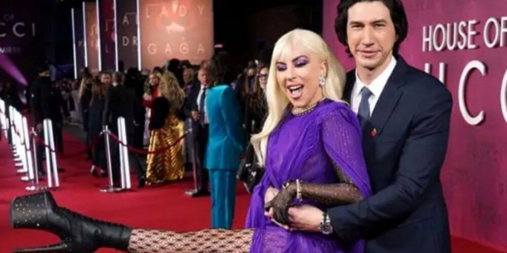 asi-se-lucio-como-una-verdadera-diva-lady-gaga-en-la-premiere-de-house-of-gucci-gaga-con-su-coprotagonista-movidatuy.com