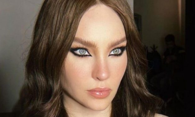 😮 La cantante mexicana Belinda fue acusada de “falsa” por el nuevo look que tiene 😮