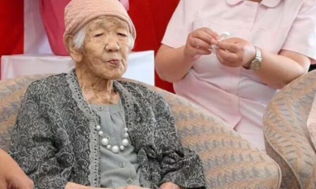 😮 Anciana japonesa más vieja del mundo acaba de cumplir 119 años 😮