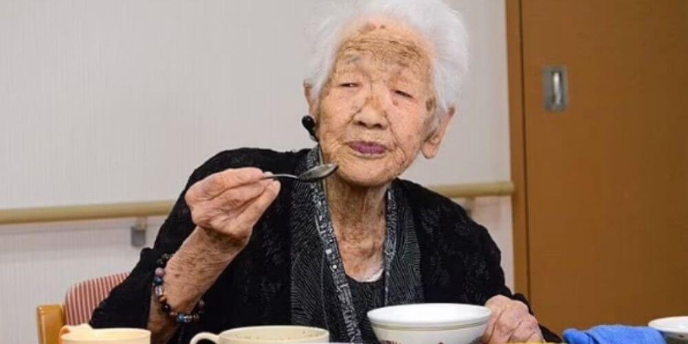 anciana-japonesa-mas-vieja-del-mundo-acaba-de-cumplir-119-años-kane-tanaka-movidatuy.com