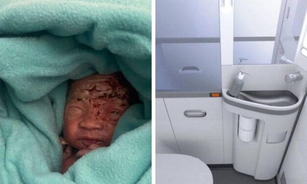 😮 Arrojan a un bebé recién nacido en el basurero del baño de un avión 😮