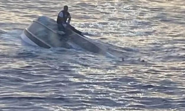 😮 Este joven fue el único sobreviviente que dejó un naufragio en las costas de Florida 😮