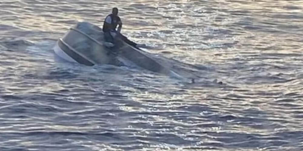 😮 Este joven fue el único sobreviviente que dejó un naufragio en las costas de Florida 😮