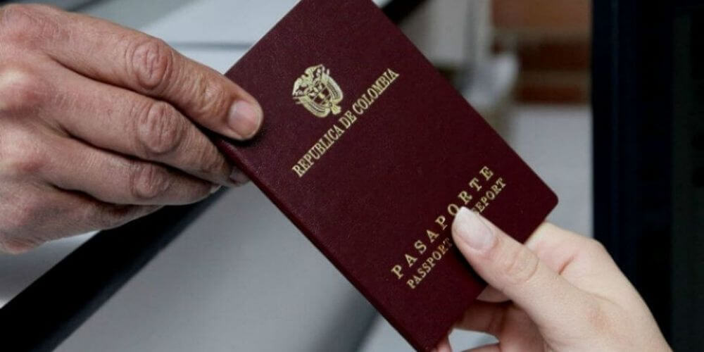 que-se-necesita-para-renovar-el-pasaporte-colombiano-entrega-pasaporte-renovado-movidatuy.com