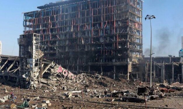 Bombardeo a un centro comercial en Kiev deja un saldo de cuatro muertos y un herido