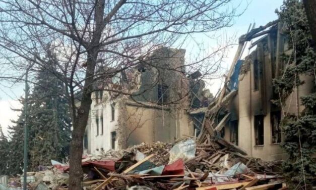 Bombardeo al teatro de Mariúpol deja al menos a 300 personas muertas