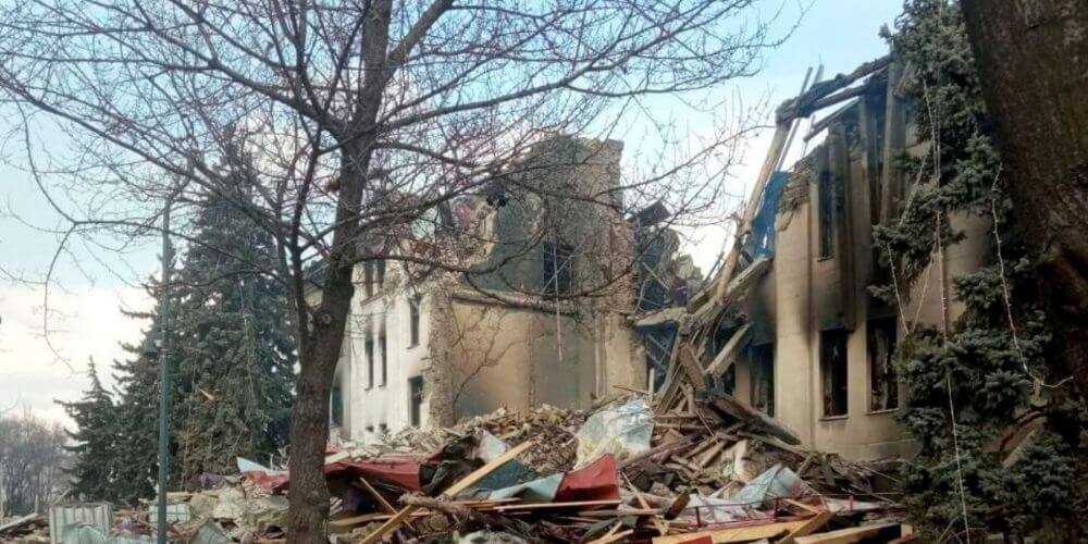 Bombardeo al teatro de Mariúpol deja al menos a 300 personas muertas