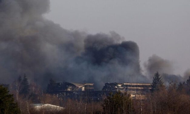 Confirman la destrucción de una planta de reparación de aviones en Ucrania