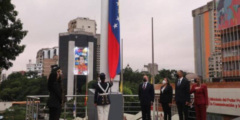 venezuela-celebra-los-201-años-de-la-batalla-de-carabobo-y-dia-del-ejercito-bolivariano-izando-bandera-tricolor-en-el-panteon-nacional