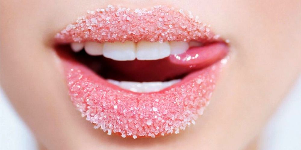 labios-agrietados-como-curarlos-e-hidratarlos-de-forma-natural-azucar-para-exfoliar-los-labios-salud-movidatuy.com