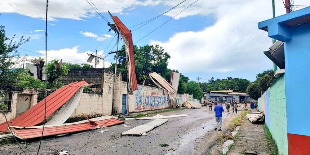 vientos-huracanados-ocasionaron-graves-daños-materiales-en-Santa-Lucia-del-Tuy