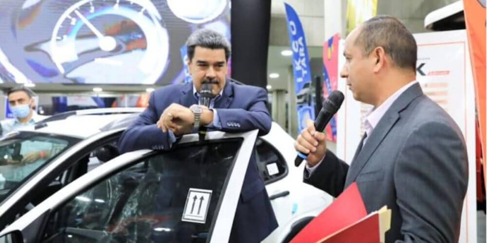 Maduro-anuncia-que-Venezuela-fabricara-cuatro-modelos-de-vehiculos-iranies