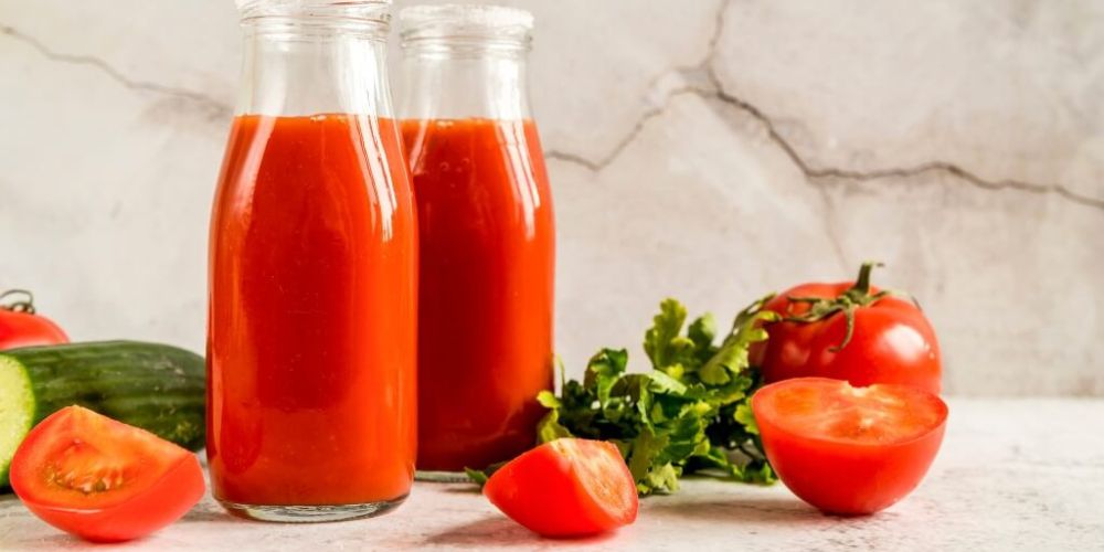 consejos-para-prevenir-el-envejecimiento-de-las-manos-jugo-de-tomate-salud-movidatuy.com