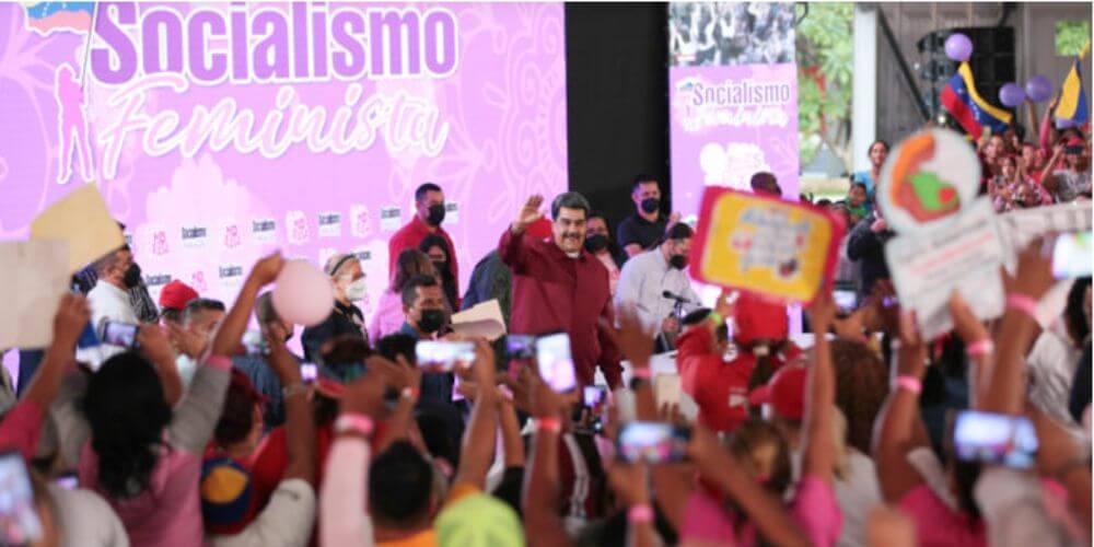 Maduro-inaugura-el-primer-Farmujer-Oncologica-en-Caracas