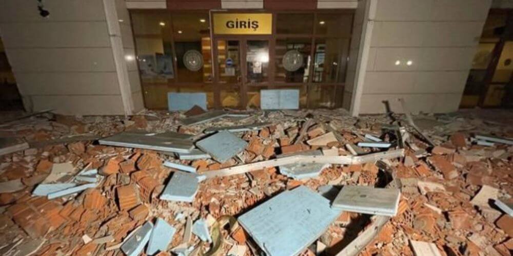 sismo-de-magnitud-6.1-en-Türkiye-dejando-varios heridos-y-daños-materiales